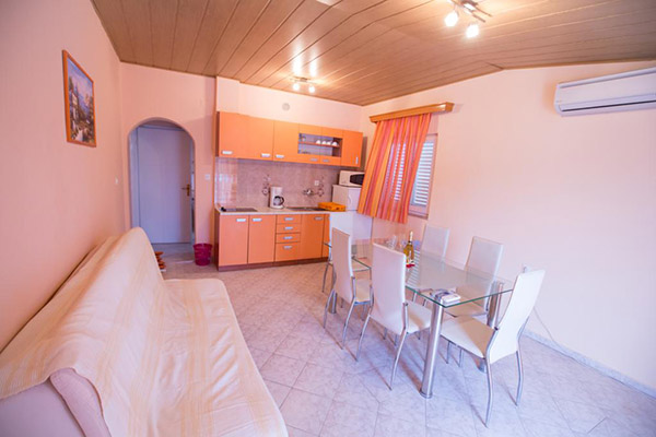 Apartments in Lopar on island Rab